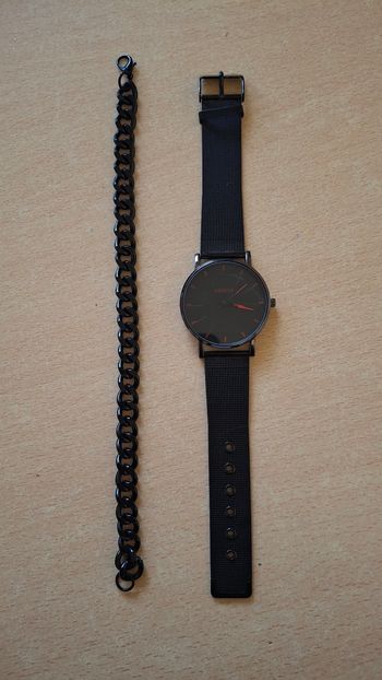 Montre pour homme et bracelet noirs