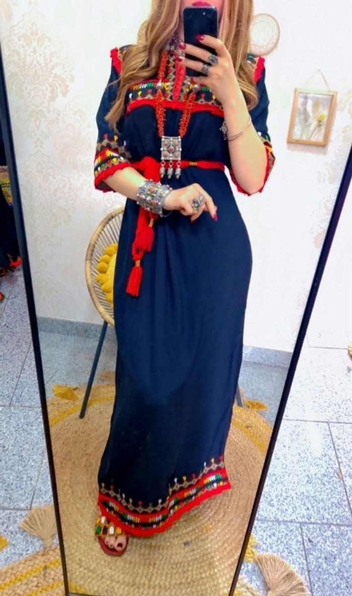 Robe brodée kabyle