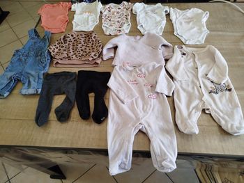 Lot bébé fille 1 mois