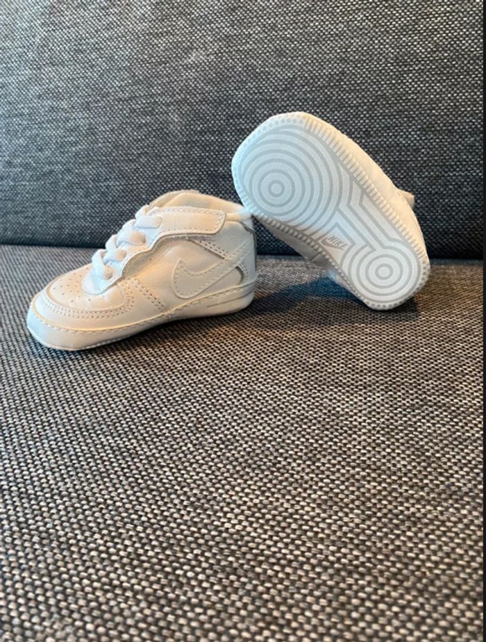 Chaussure Nike taille 17 - photo numéro 4