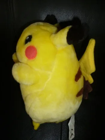 peluche pokémon Pikachu 20 cm