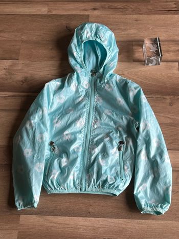 Je vend une petite veste fille taille 4 ans très bon état 