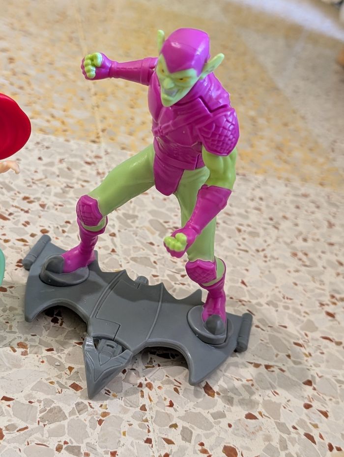 Lot figurines disney et supers héros - photo numéro 2