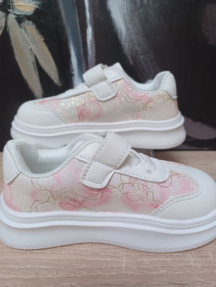 Baskets fille T 24 - photo numéro 2