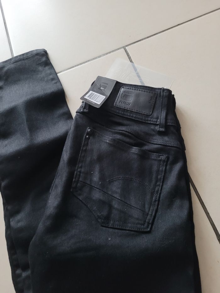 Jean noir 34 - photo numéro 3