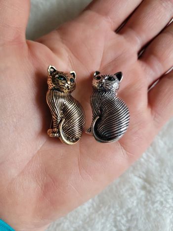 Broches chats acier silver et gold