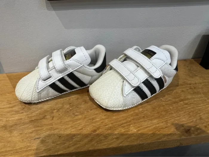 Chaussure chausson Adidas bébé taille 19 - photo numéro 2