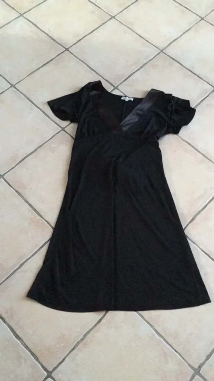 Robe noire col et noeud satin - photo numéro 5