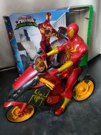 Iron spider man avec moto à répulsion Marvel