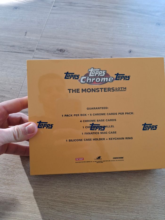 Coffret Topps Labubu 10th Anniversary - photo numéro 3