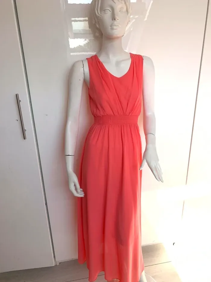 Robe longue couleur corail