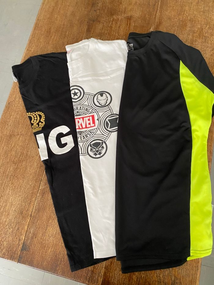 Lot de trois. T-shirts homme.