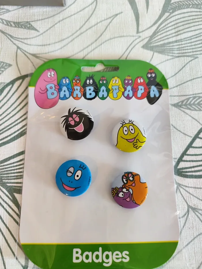 4 badges Barbapapa, neuf diamètre 2,5cm