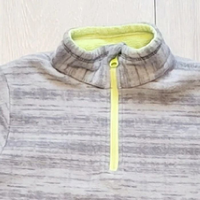Pull polaire gris chiné. Garçon 5 ans. Marque Décathlon - photo numéro 2