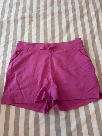 Short sport rose taille L / 40