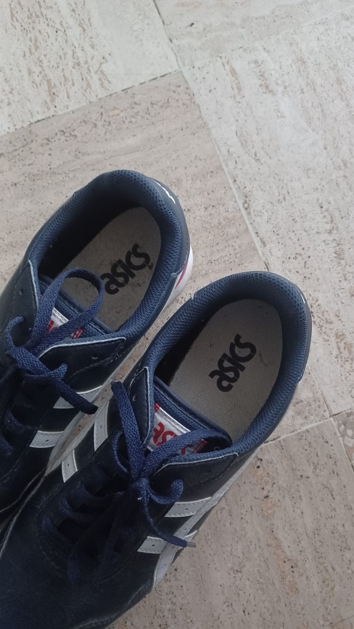 Basket homme asics 43.5 bleu marine très o état - photo numéro 2
