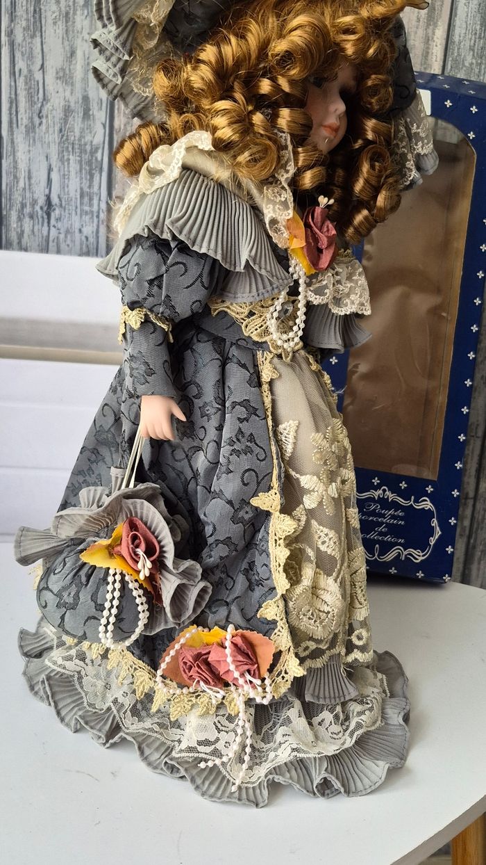 ✨ Poupée en porcelaine de collection – “Marquise Annie” - photo numéro 2