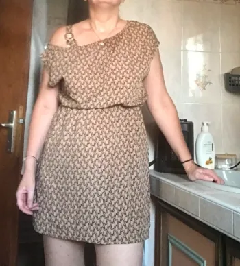 robe courte taille 40 asymétrique légère