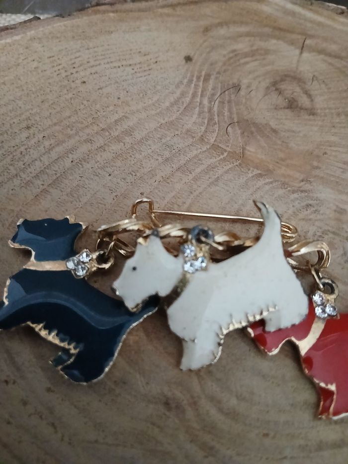 Broche chien vintage bleu blanc rouge - photo numéro 3