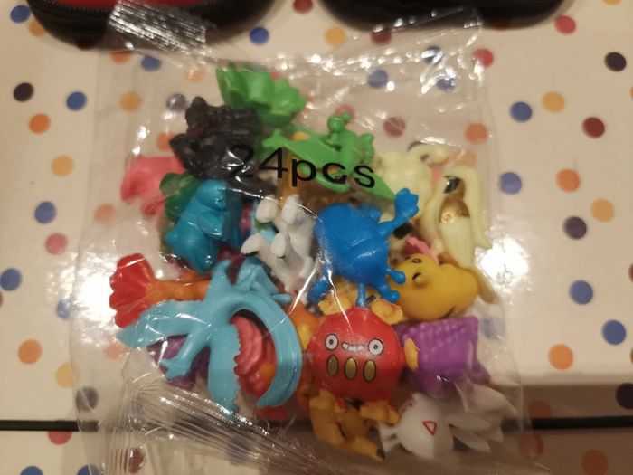Pochette Pokémon et 24 figurines - photo numéro 3