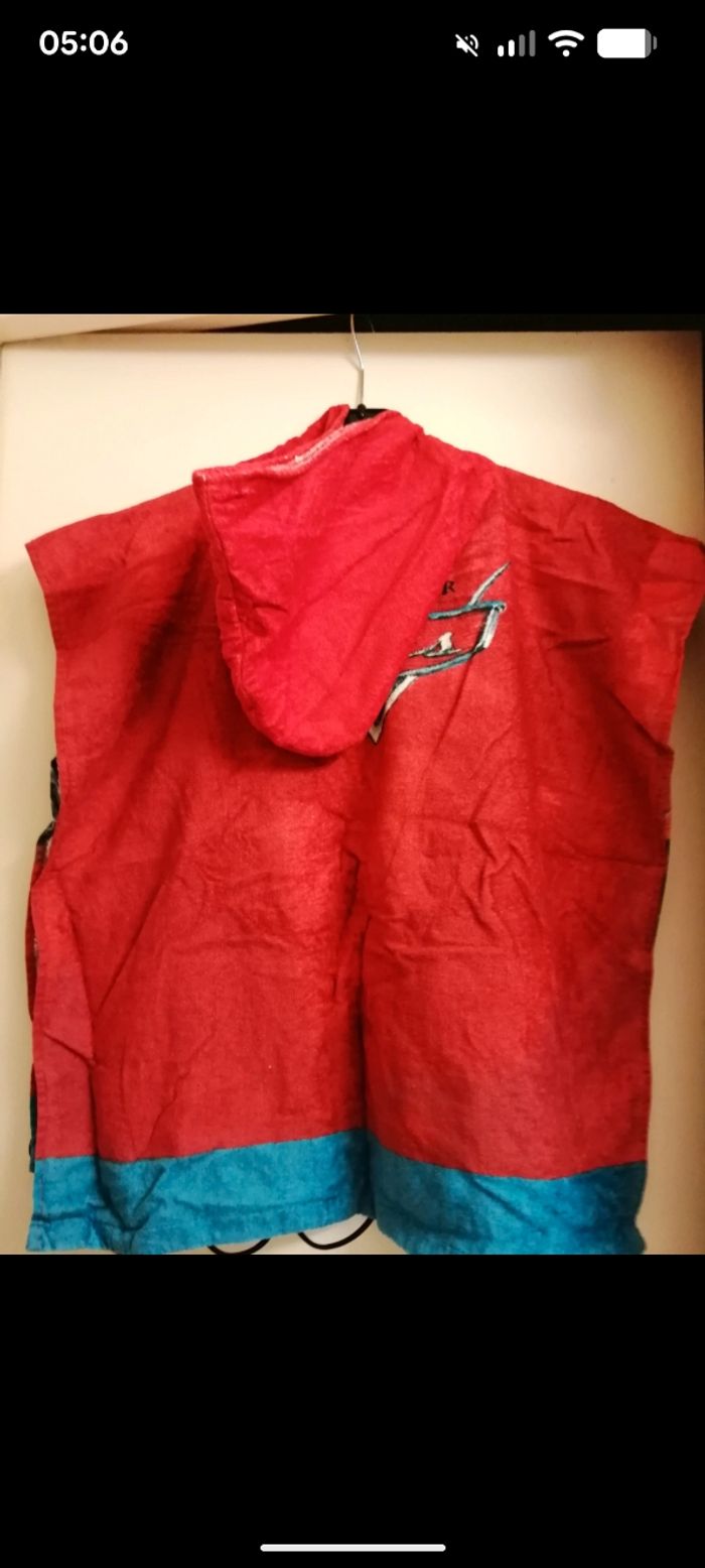 Poncho sortie de bain Cars Disney Pixar. - photo numéro 2