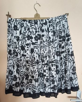 Jupe fleurs blanche et noire 