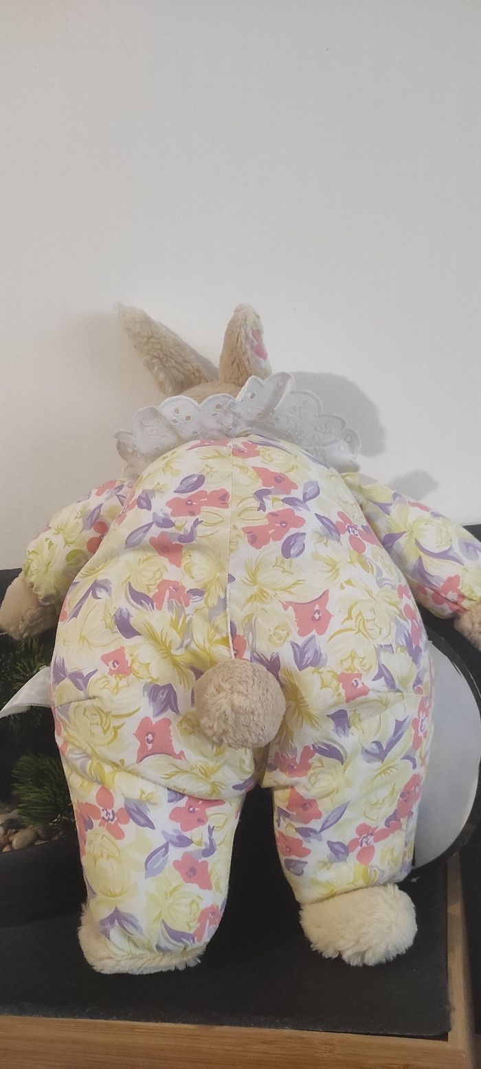grande peluche lapin ancien vintage matton jaune violet rose fleur collerette dentelle - photo numéro 2