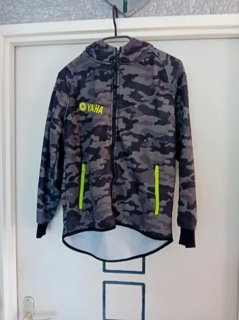 Veste de jogging de chez Yamaha en taille 16 ans