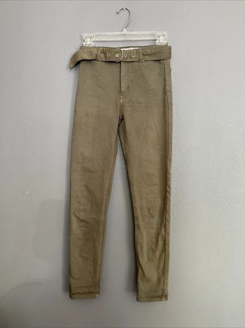 Pantalon stretch avec ceinture Jennyfer T34