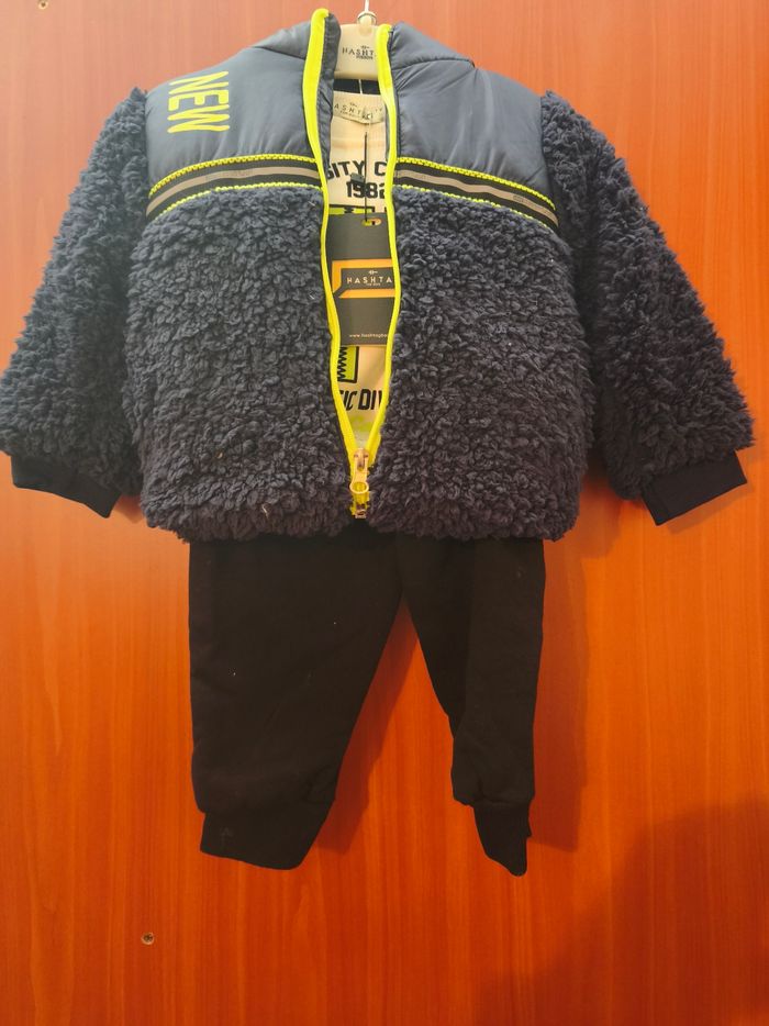 Vend deux ensembles complet taille 1 ans