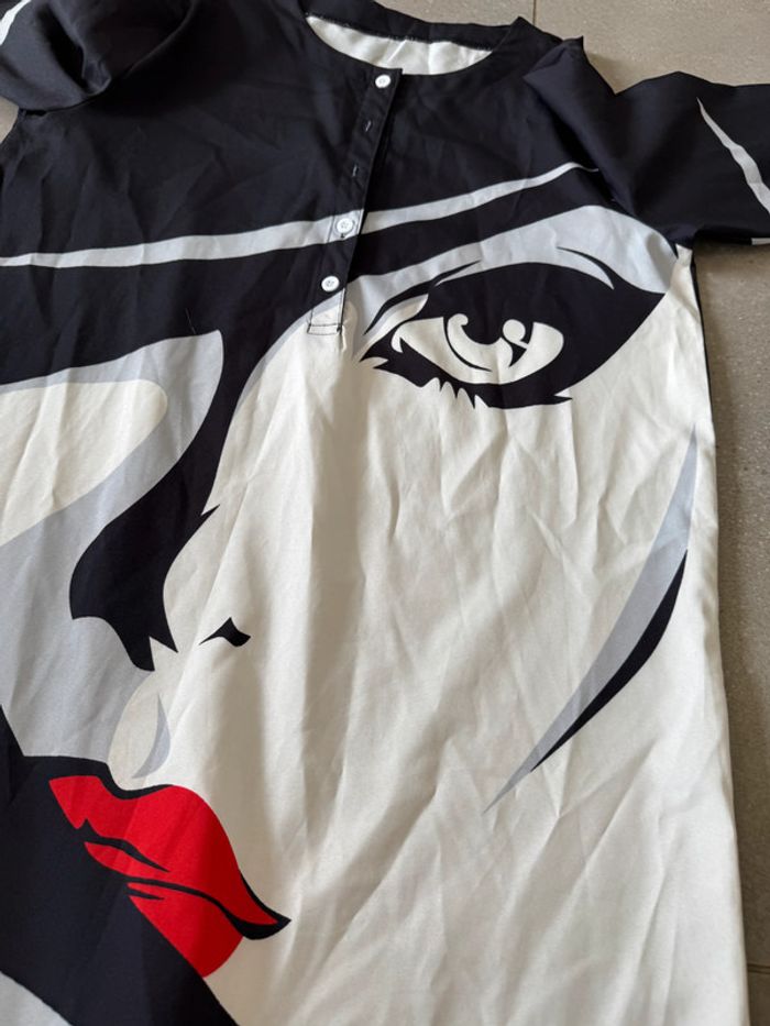 Tunique taille XL, bon état mais une petite trace - photo numéro 2