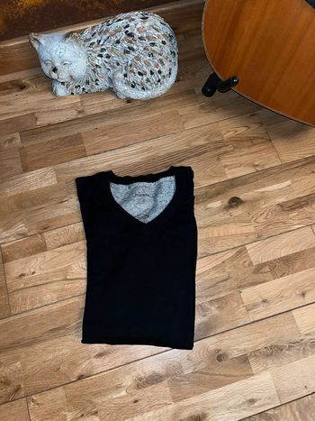Pull noir col V très bon état diesel M coton et elasthane