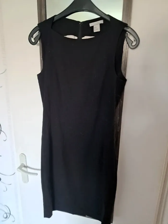Robe droite noire courte