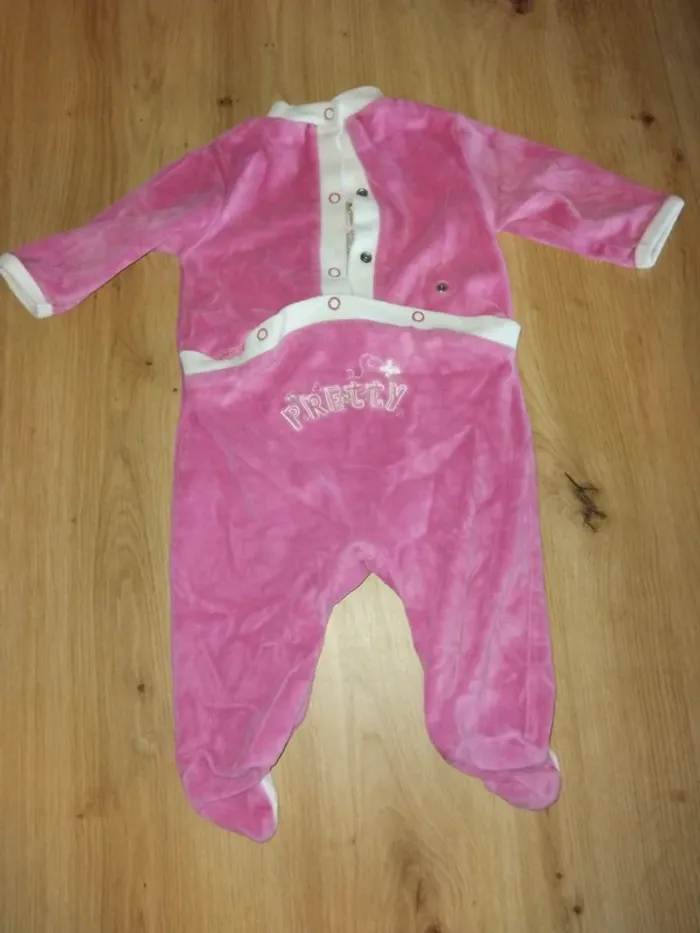 2 pyjamas  velours  taille 3 mois fille - photo numéro 7