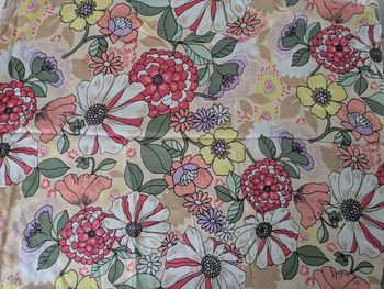 Tissu viscose fleuri
