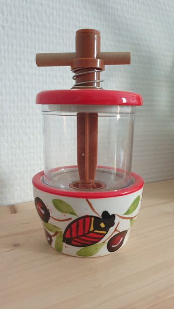 Accessoire de cuisine distributeur moulin à  herbes de Provence  thème  provencal
