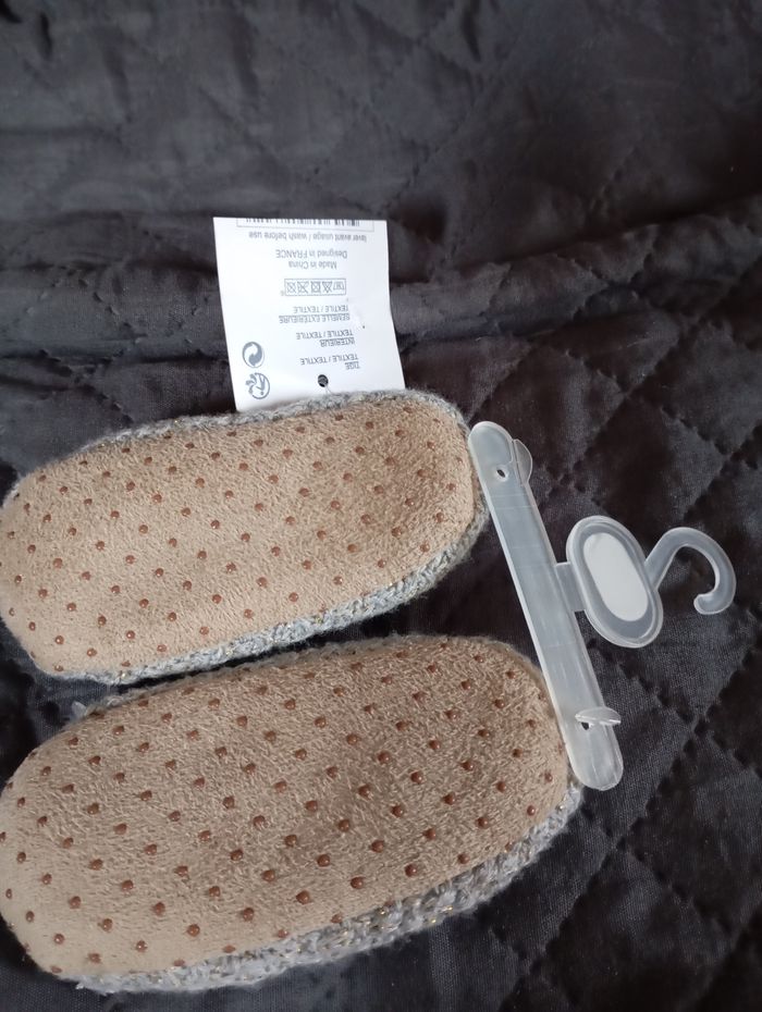 Chaussons bébé neufs - photo numéro 2