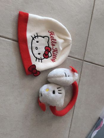Lot bonnet et cache oreilles hello kitty taille 54