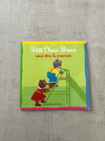 Livre petit ours brun