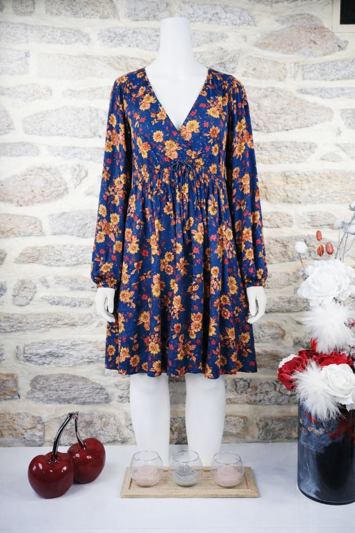Robe chant de fleurs marine et multicolore Femme taille 54 marque Asos 🌺 - photo numéro 1
