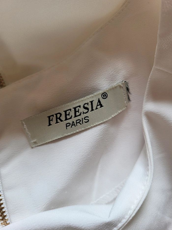 Blouse à épaules dénudées et dentelle Freesia - photo numéro 12