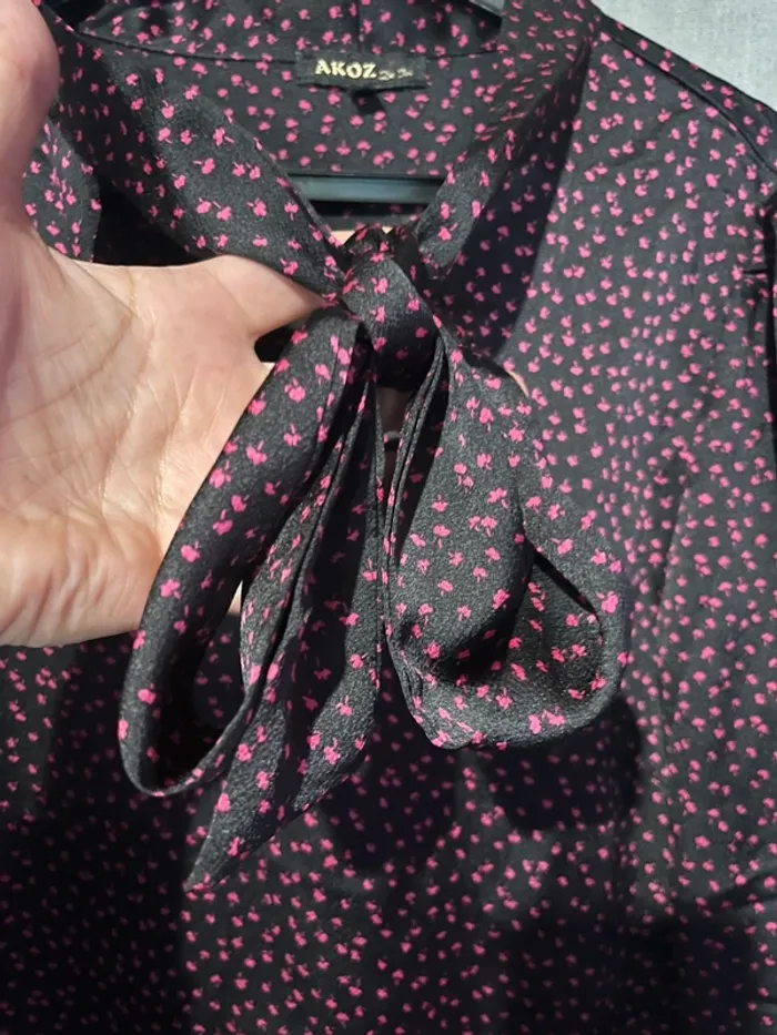 Blouse motif rose et noir - photo numéro 3