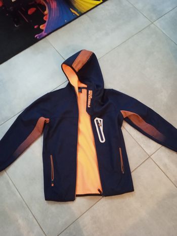 veste à capuche en très bon état freegun
