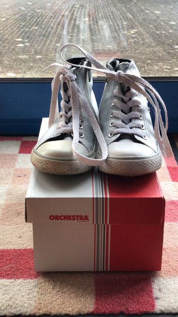 Chaussure montante pointure 30 en très bon état