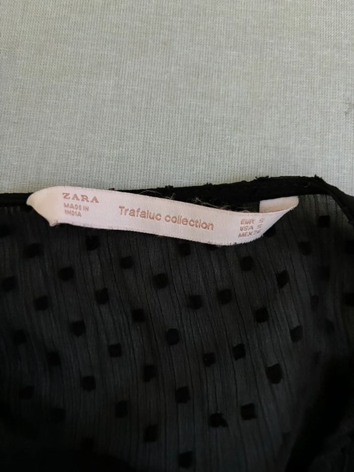Blouse noire sans manches brodée zara - photo numéro 4