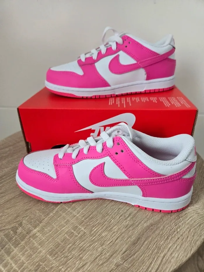 Nike dunk low Taille 34 neuf blanc rose fuchsia - photo numéro 3