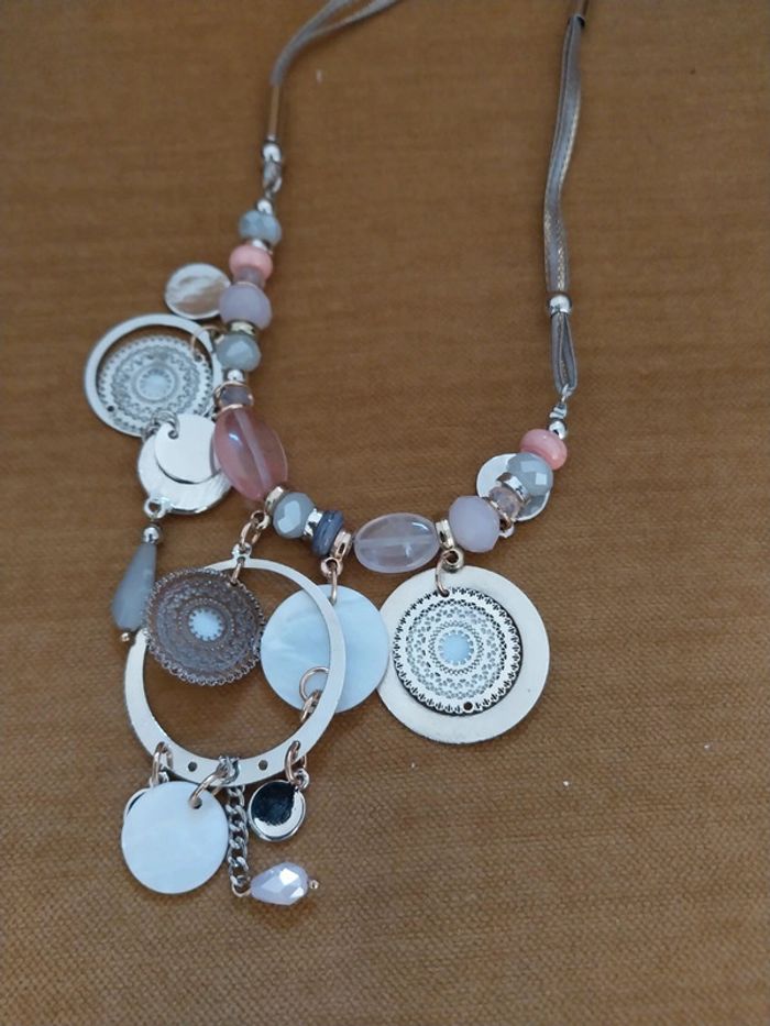 🎯 Magnifique collier pastel - photo numéro 2