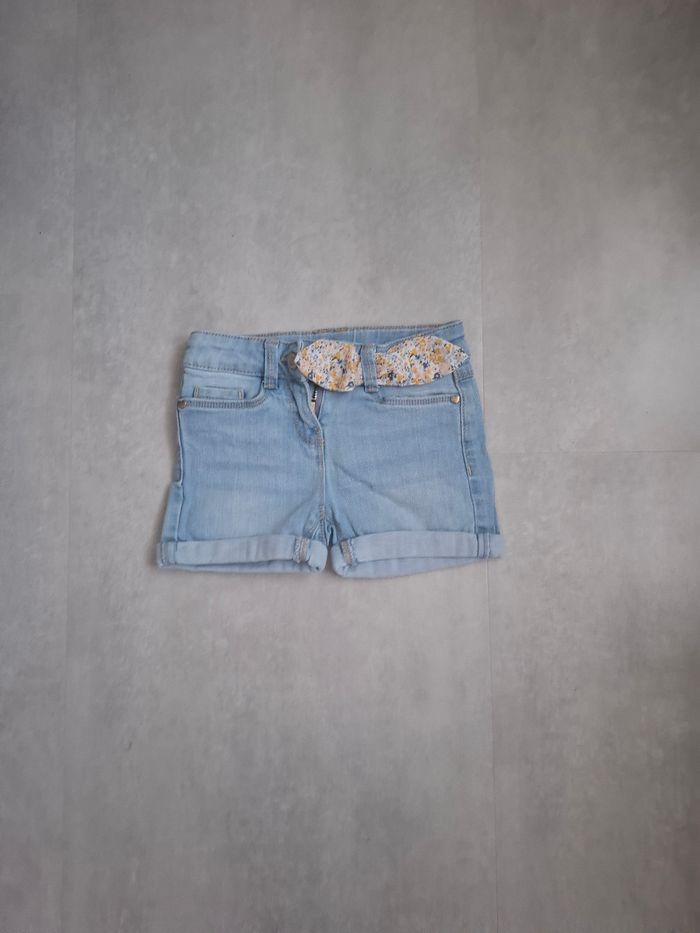 Short tape à l œil 3 ans