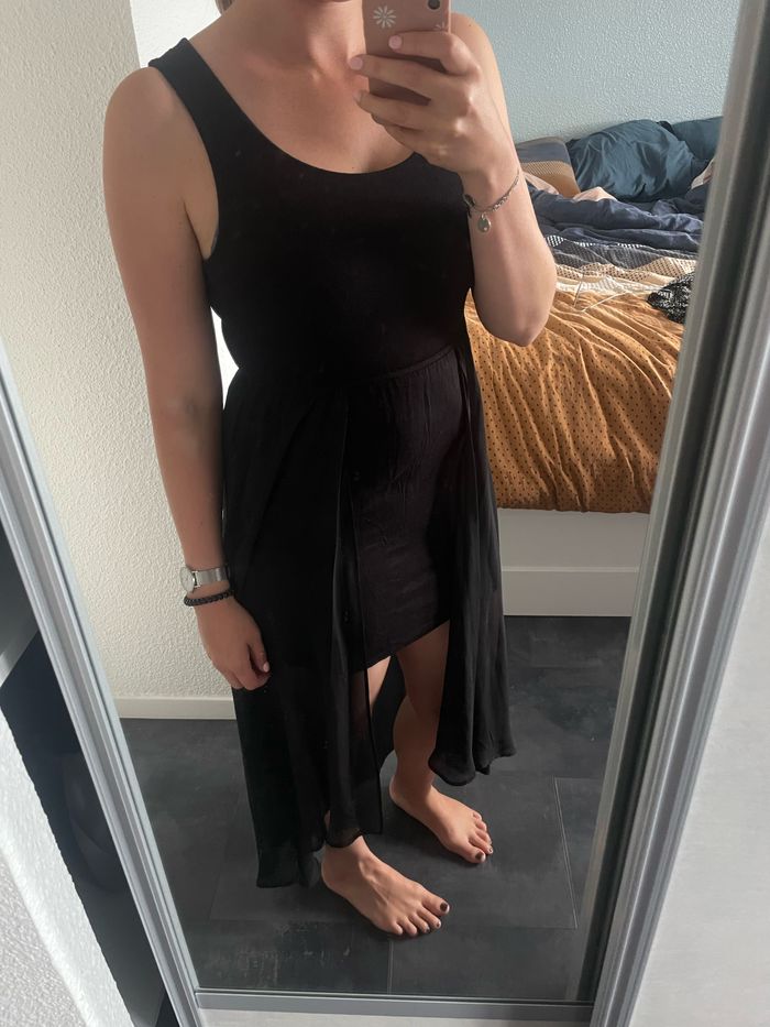Robe noire voile transparent