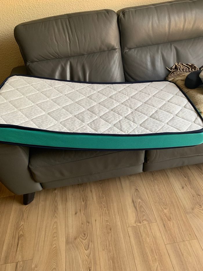 Lit parapluie + 2 matelas neufs. - photo numéro 2